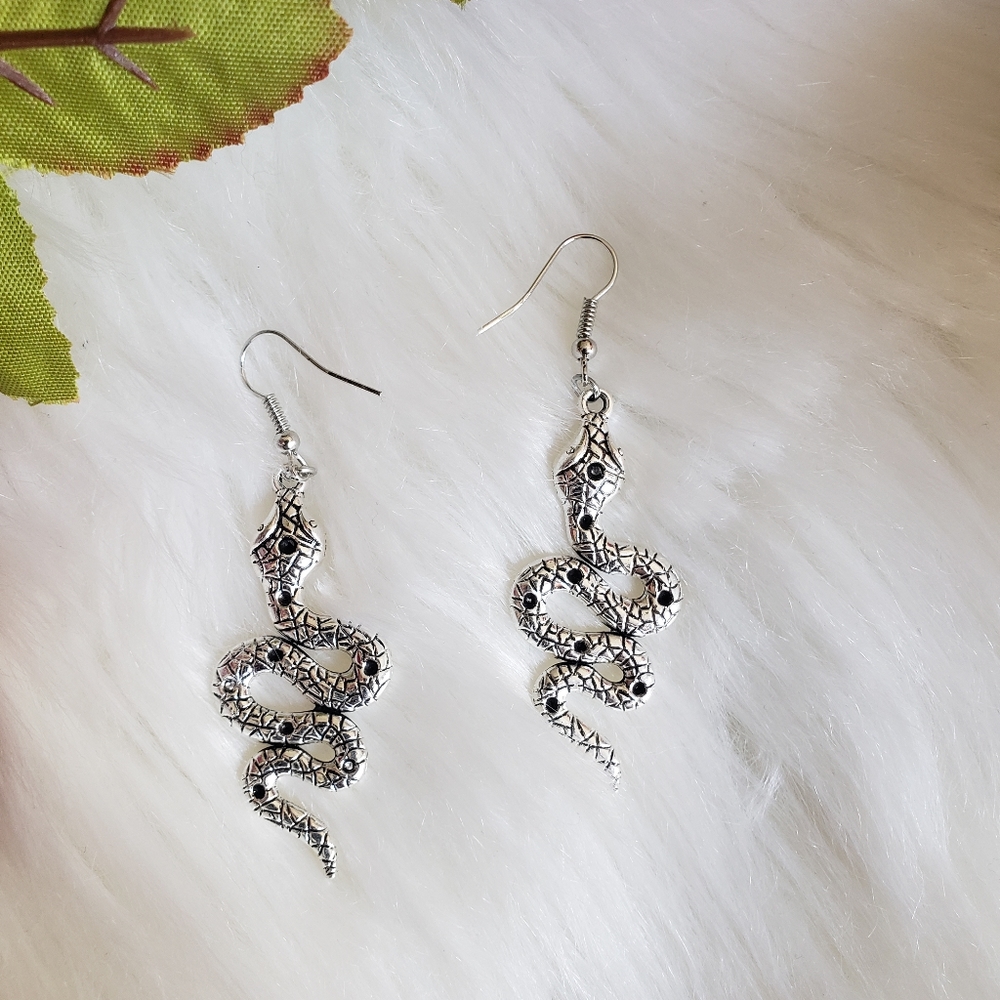 *SOLD OUT* Snake Dangle Earrings - Picture 3 of 3